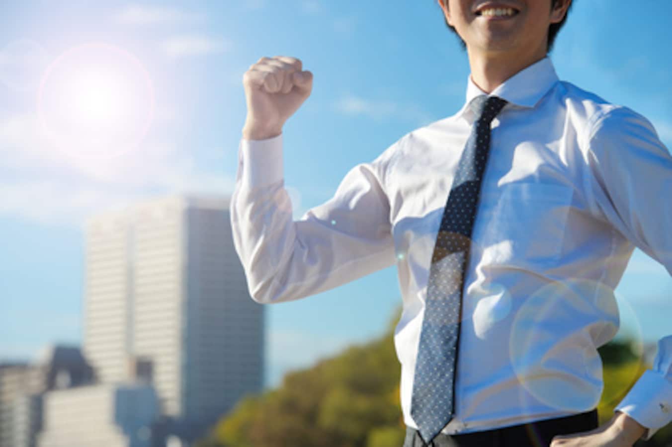 40代営業職が副業で収入を伸ばし、将来の不安を減らすための具体的な始め方を解説。営業スキルを活かせる副業の選び方、続けるコツ、失敗しないためのポイントまで分かりやすくまとめました。