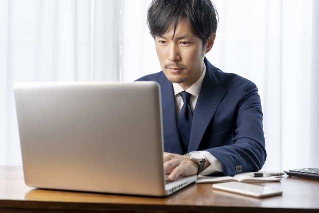 40代・50代営業職が在宅で稼ぐインサイドセールス副業の始め方を解説。営業スキルを活かしながらAIで効率化し、月5〜10万円を目指す方法や案件探しのコツまで、未経験からでも始められるポイントをまとめました。