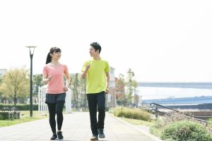 営業職に運動習慣は不可欠！体力・集中力・メンタルを整え、商談力を高める「動ける営業マン」になるための運動法と習慣化のコツを紹介します。