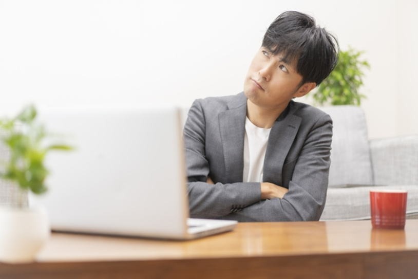 営業の副業の進め方を考えるイメージ

